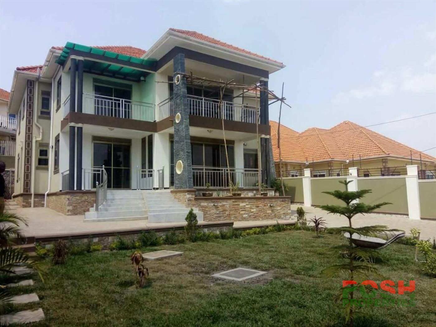 Mansion for sale in Kira Wakiso