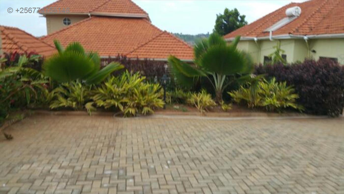 Mansion for sale in Lubowa Wakiso