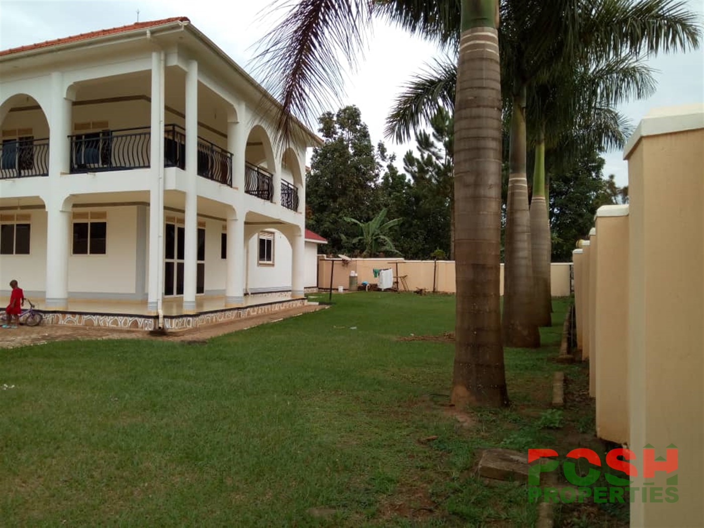 Mansion for sale in Kira Wakiso