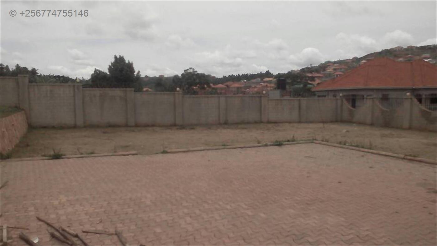 Mansion for sale in Seguku Wakiso