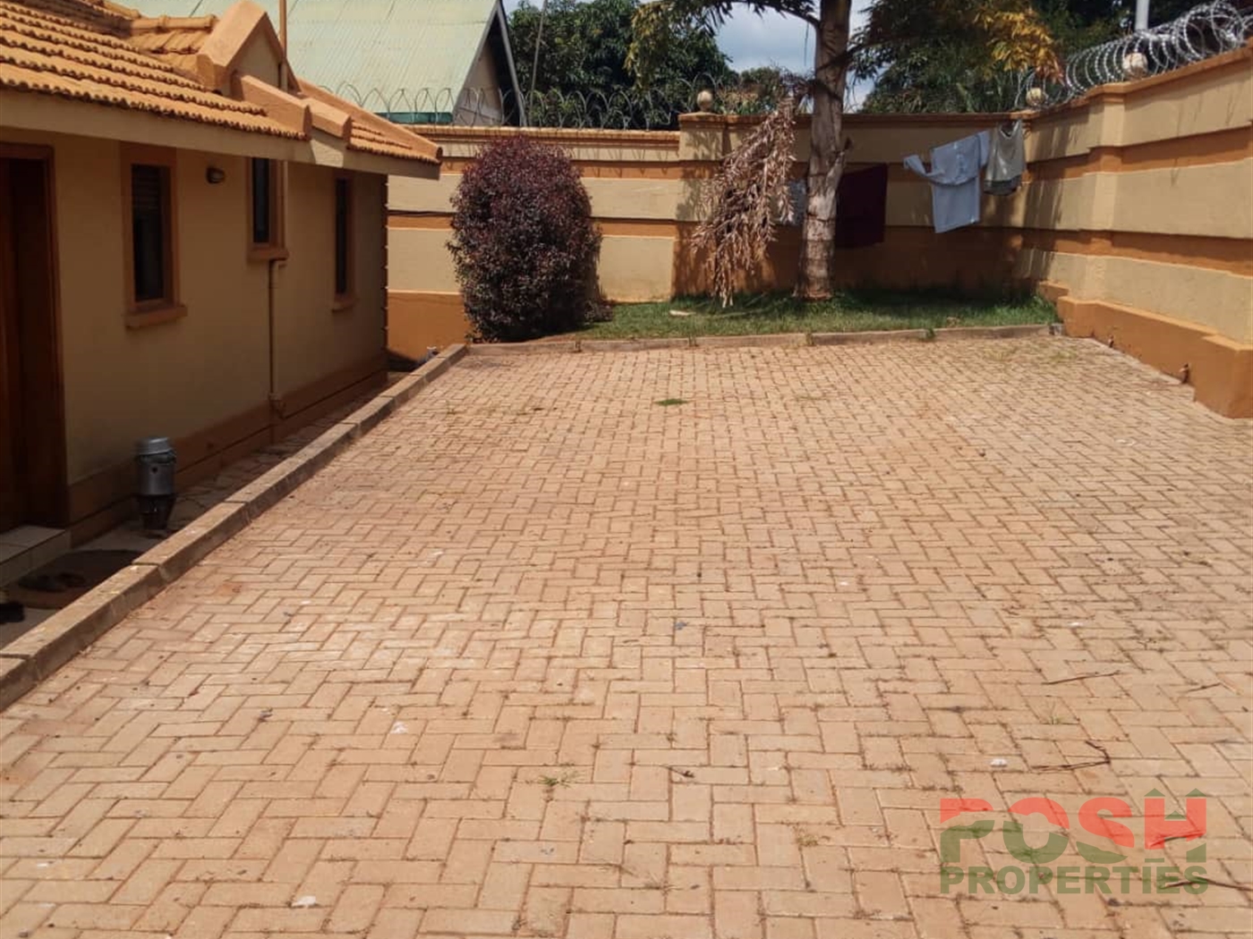 Mansion for sale in Bweyogerere Wakiso