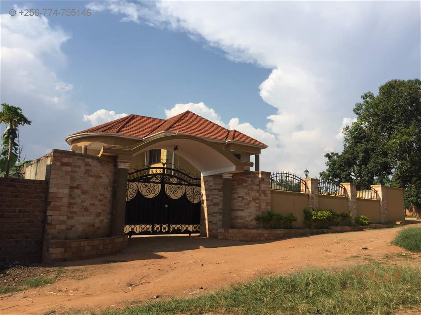 Mansion for sale in Kajjansi Wakiso