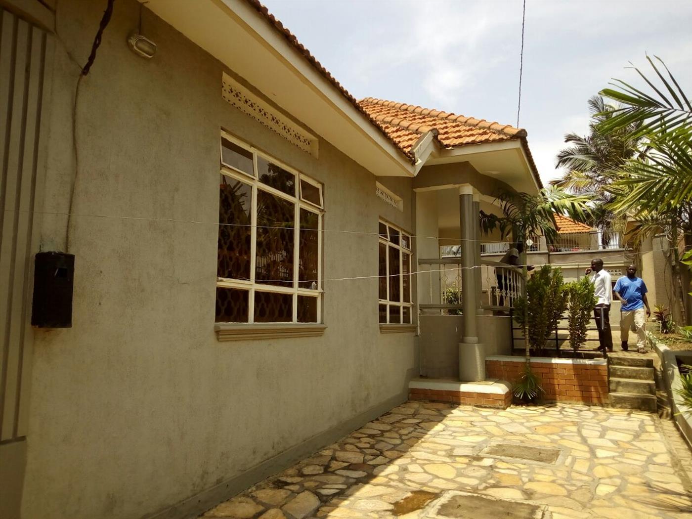 Bungalow for rent in Mutungo Kampala