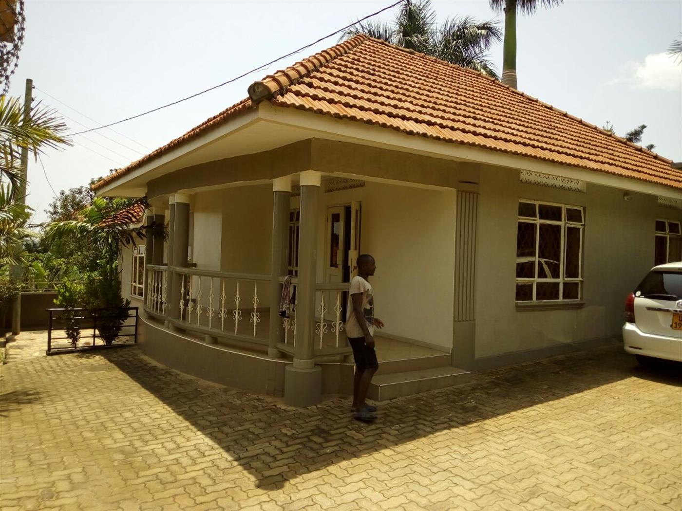 Bungalow for rent in Mutungo Kampala