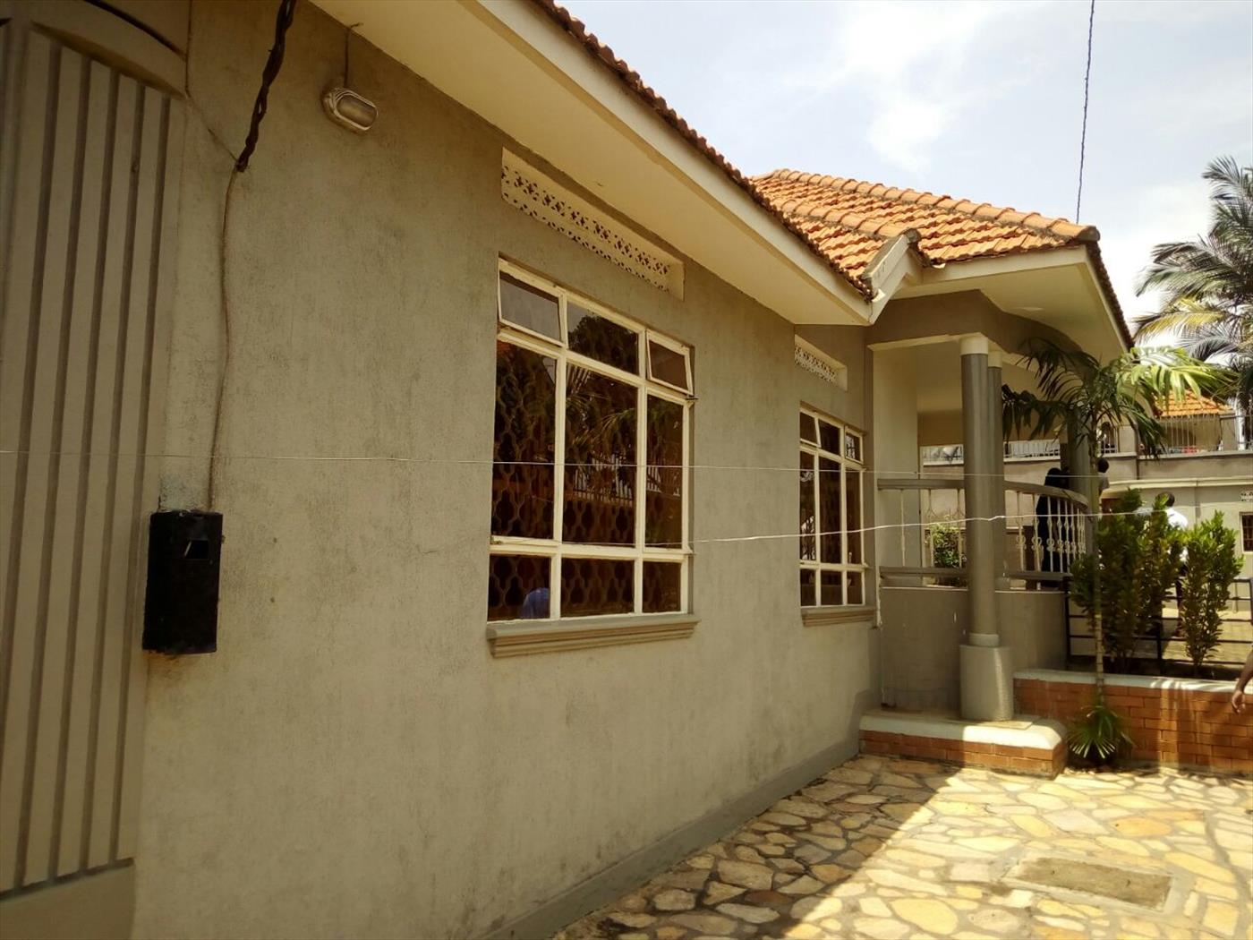 Bungalow for rent in Mutungo Kampala