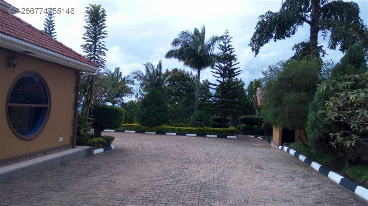 Mansion for rent in Mutungo Kampala