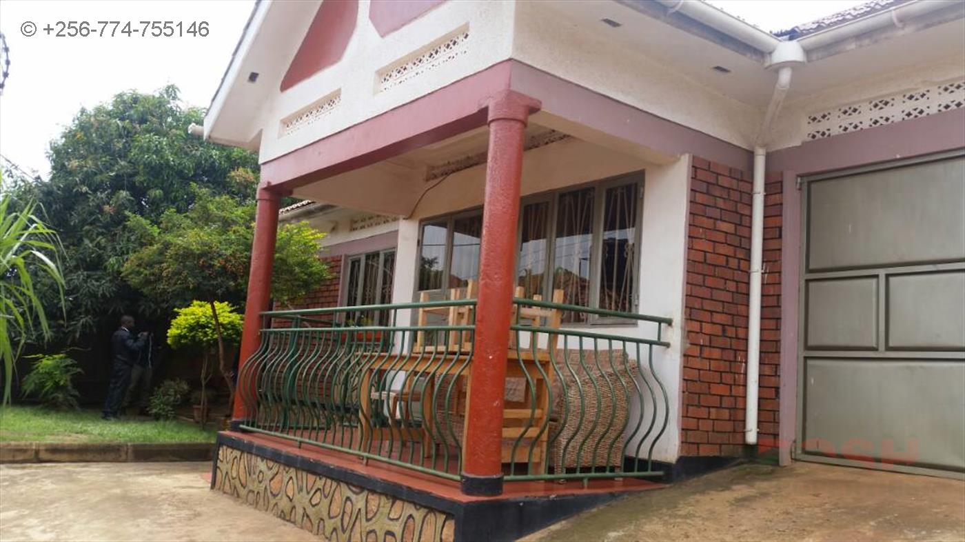 Bungalow for sale in Kiwaatule Kampala