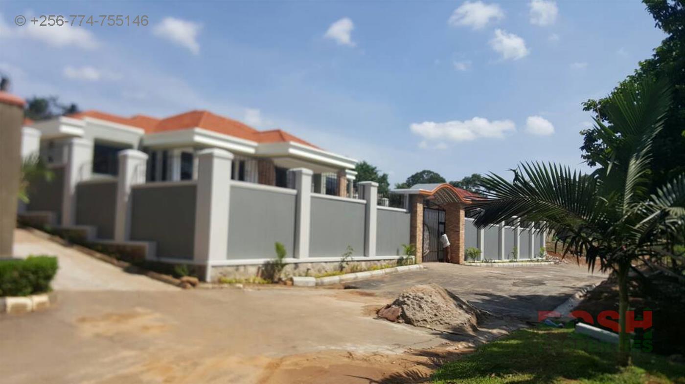 Bungalow for sale in Kiwaatule Kampala