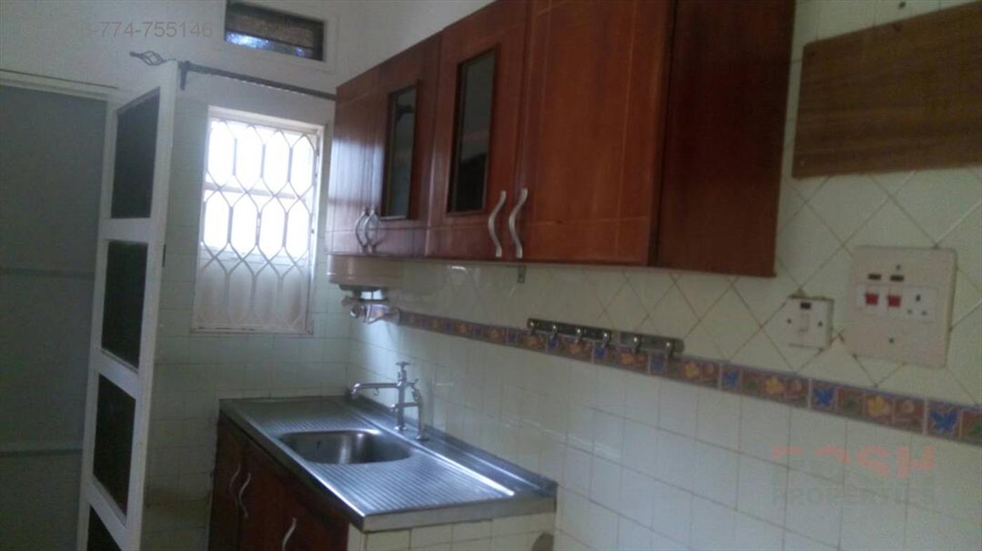 Bungalow for rent in Bugoloobi Kampala