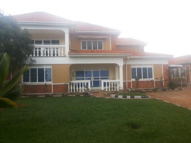 Mansion for sale in Bwebajja Wakiso