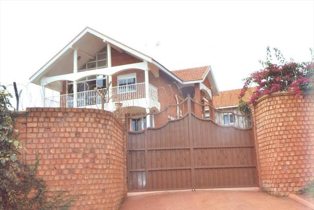 Mansion for sale in Seguku Wakiso