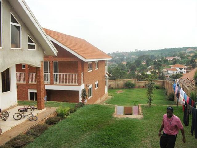 Mansion for sale in Seguku Wakiso