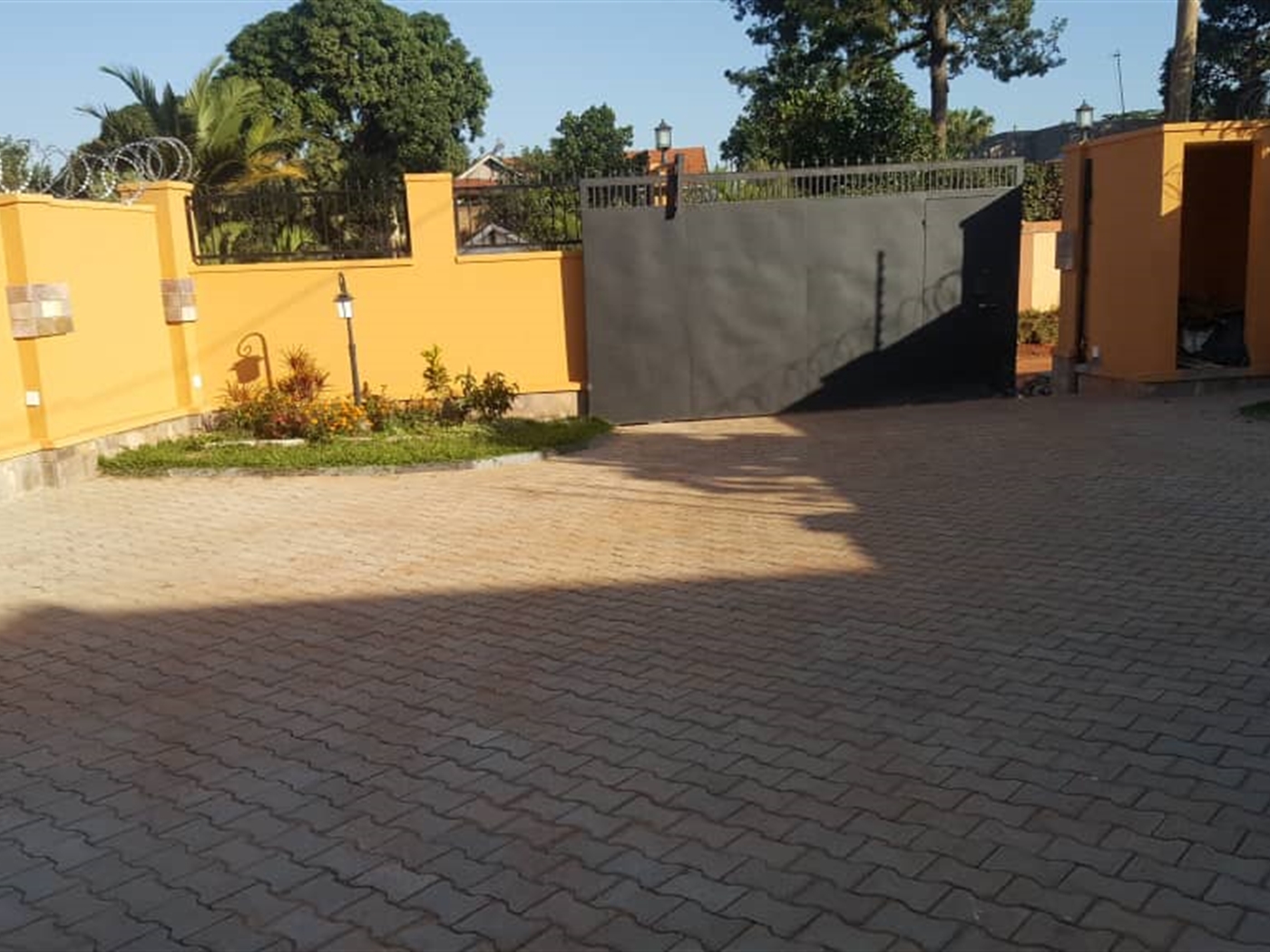 Maisonette for sale in Munyonyo Kampala