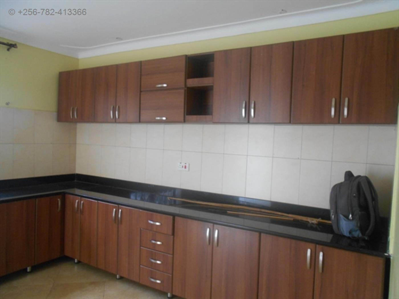 Maisonette for rent in Bwebajja Wakiso