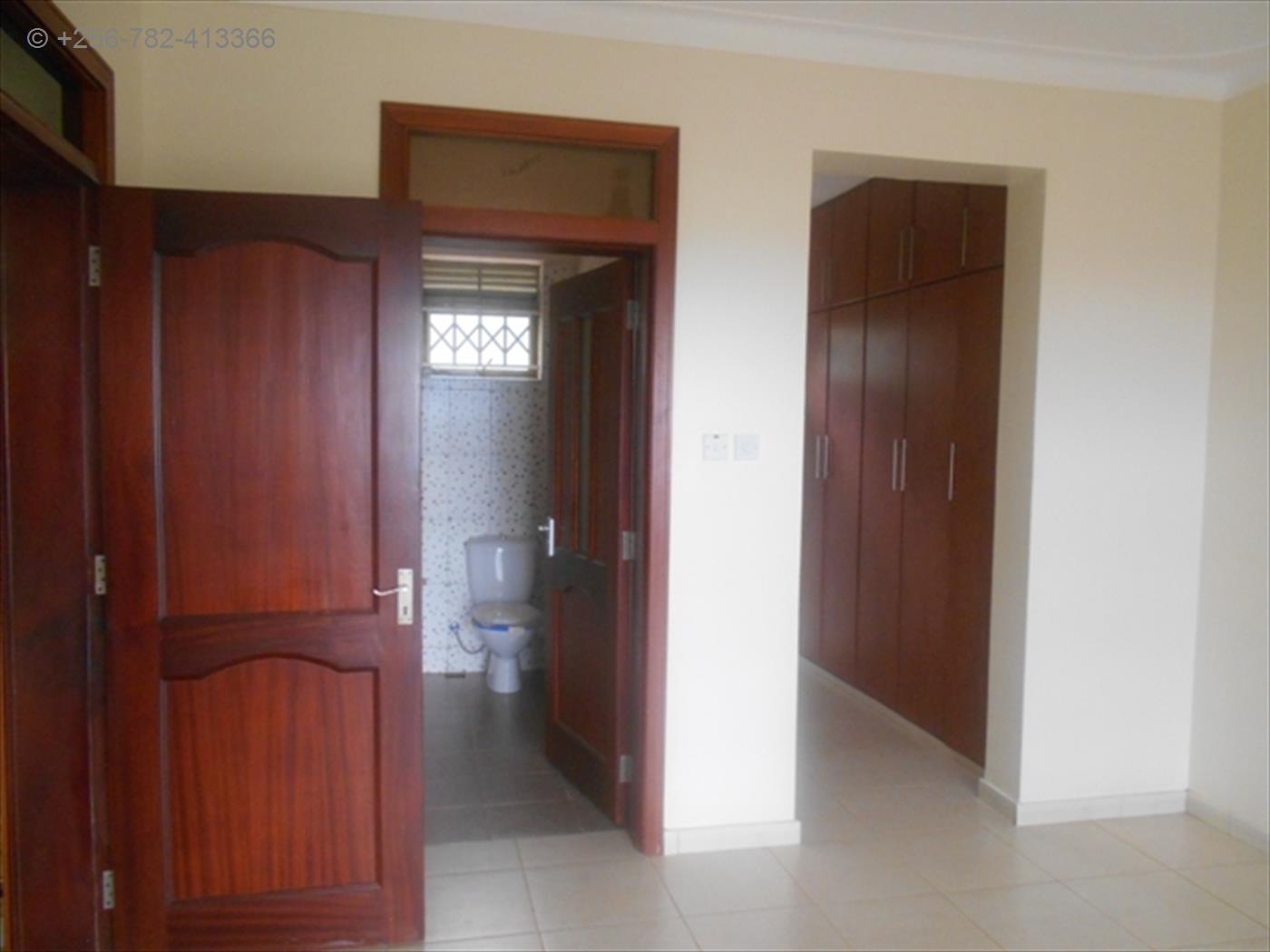 Maisonette for rent in Bwebajja Wakiso