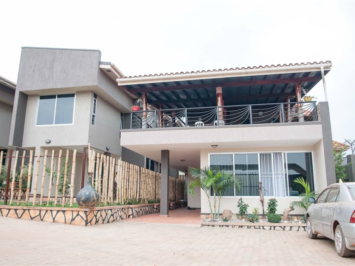 Villa for rent in Kiwaatule Kampala