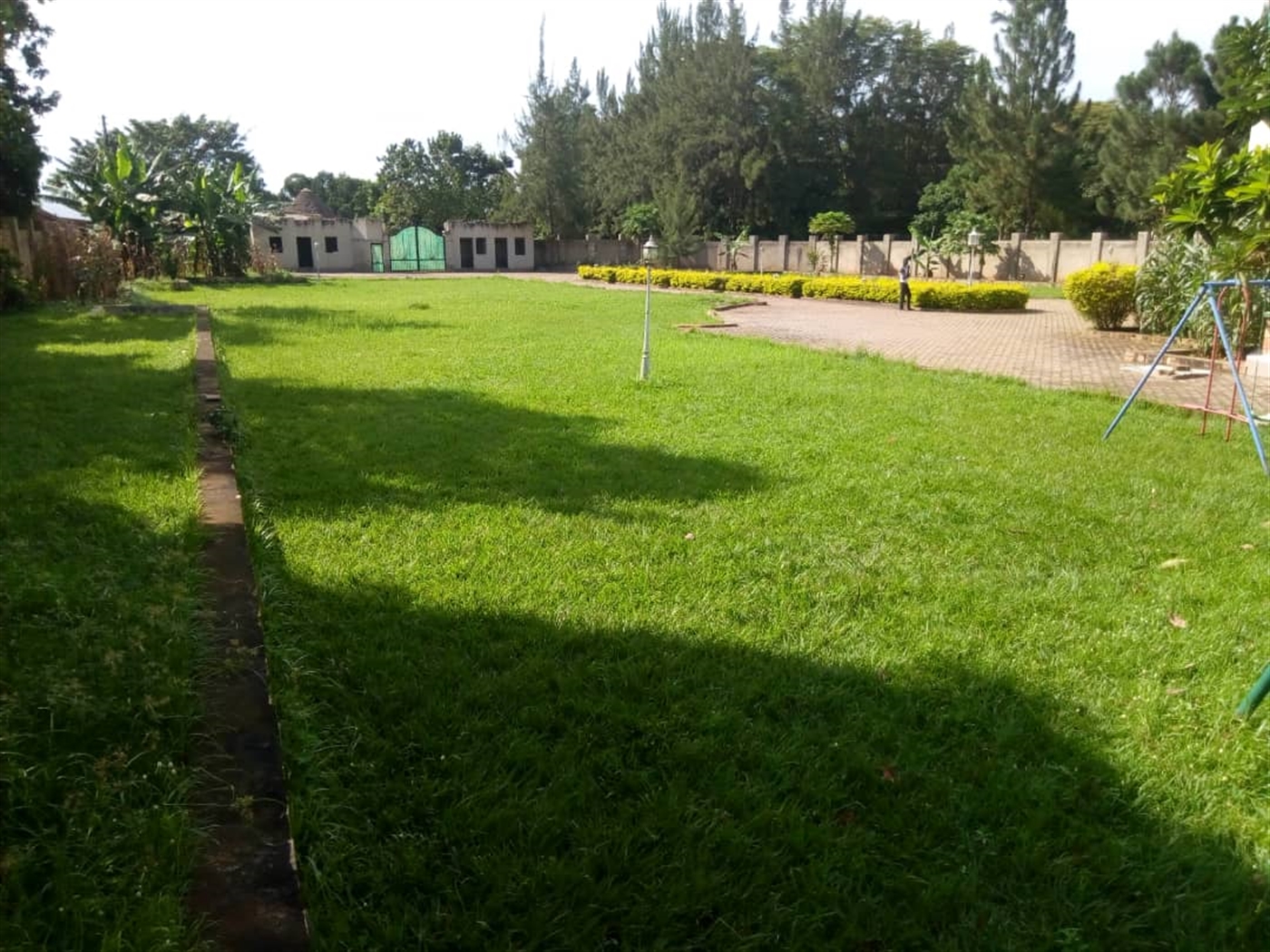 Mansion for sale in Lweza Wakiso