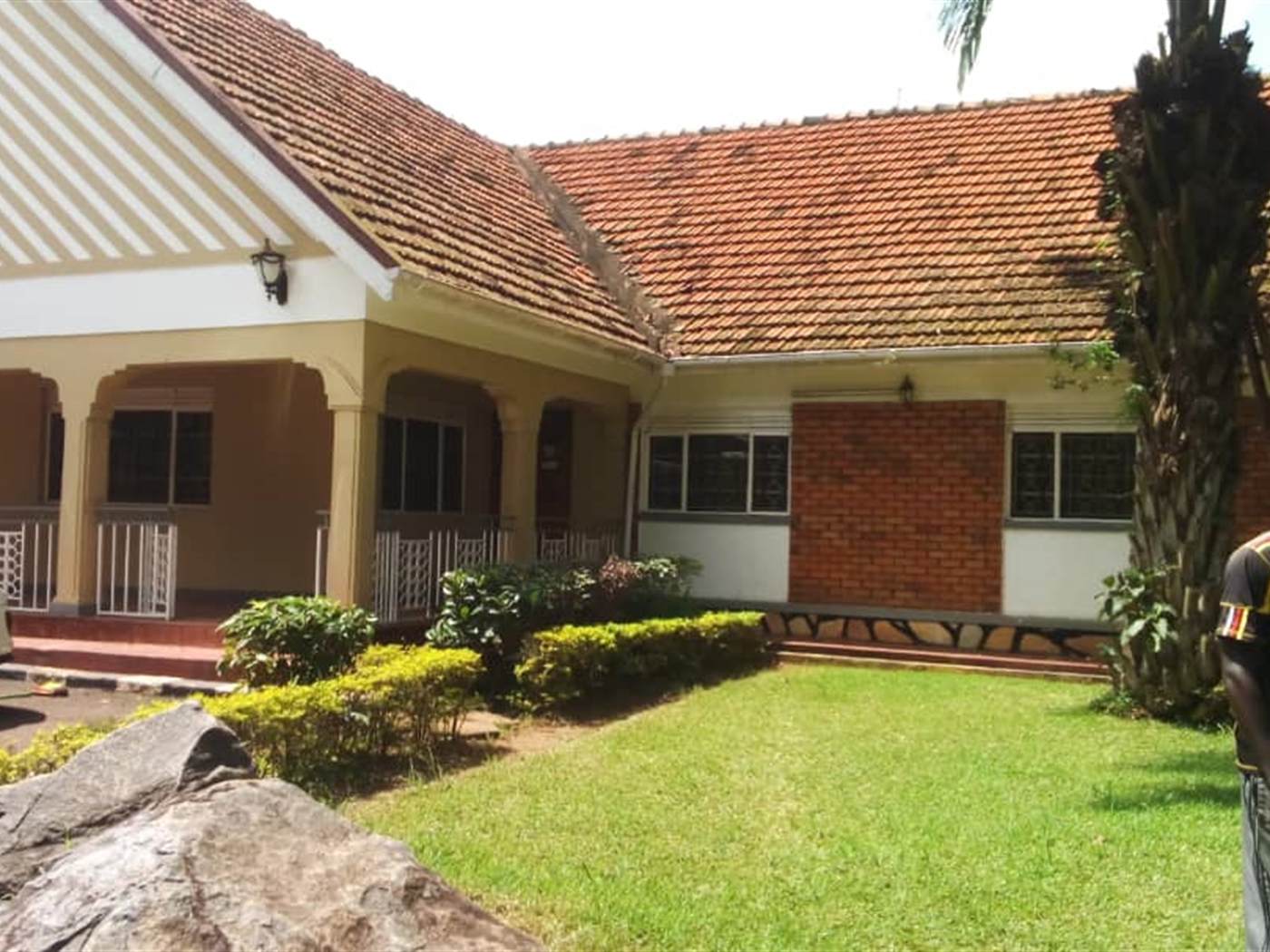 Bungalow for sale in Bugoloobi Kampala