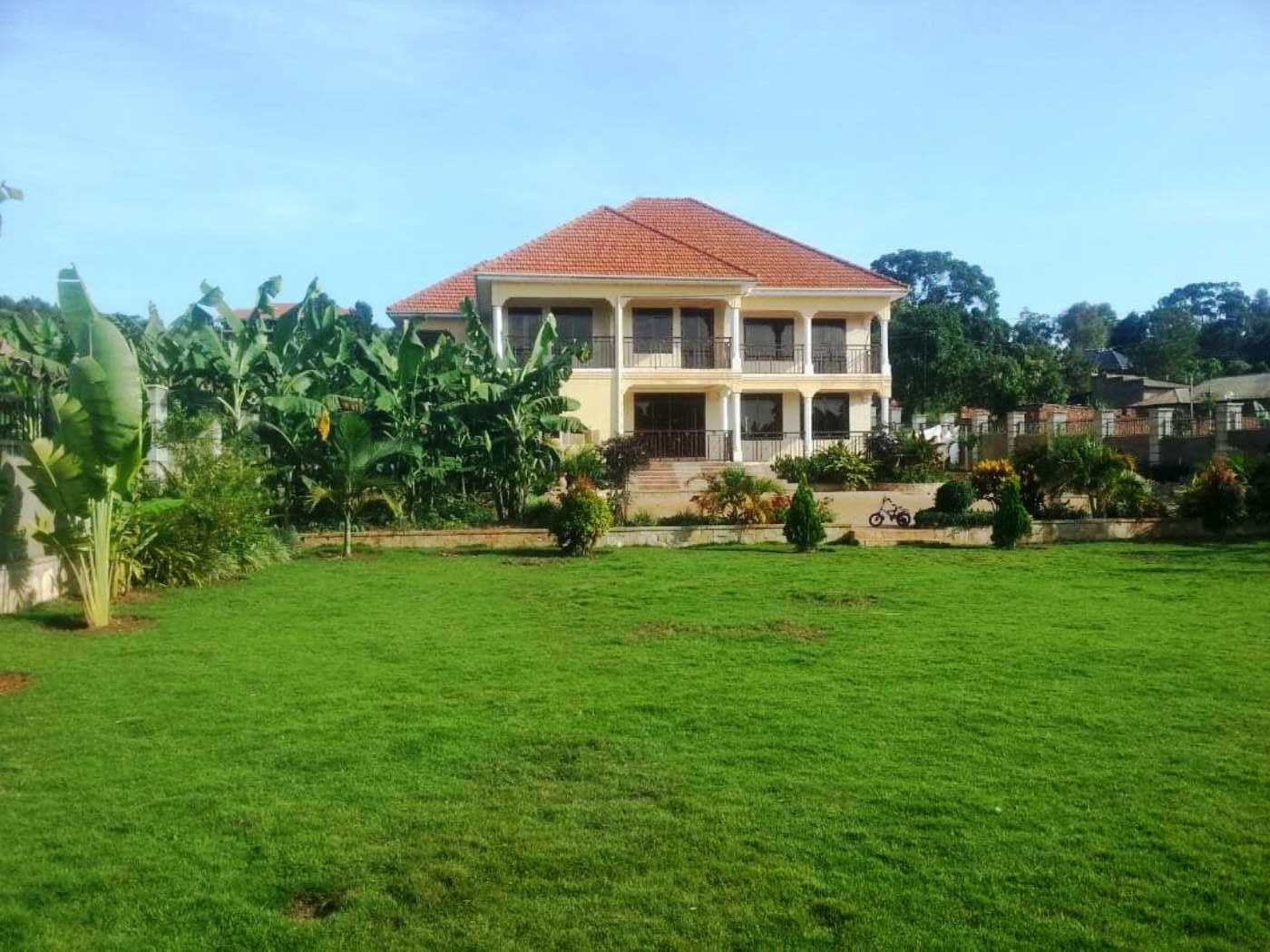 Mansion for sale in Akright Wakiso