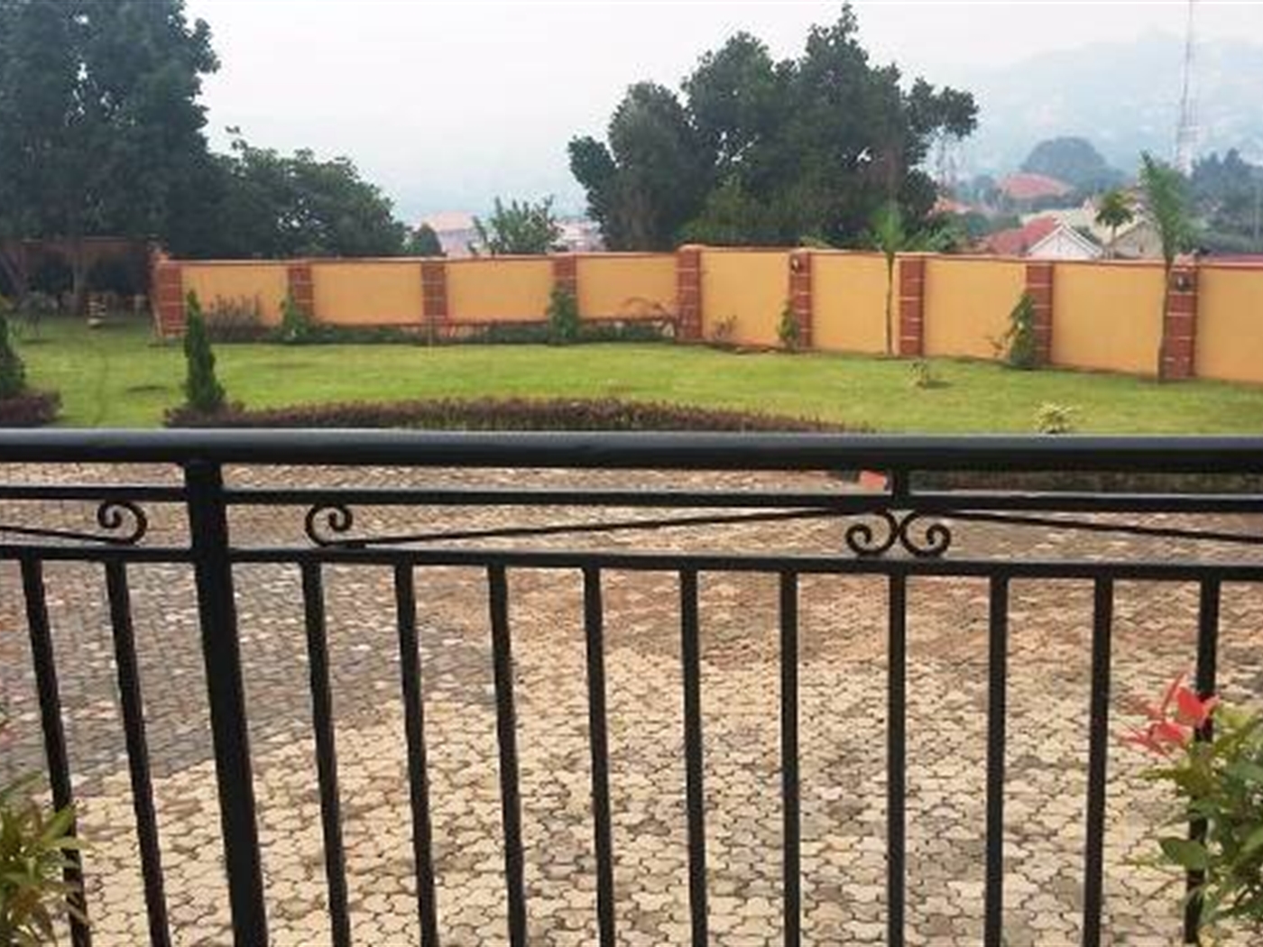 Mansion for sale in Kitende Wakiso