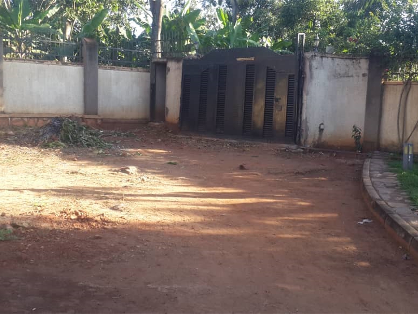 Mansion for sale in Kulambilo Wakiso