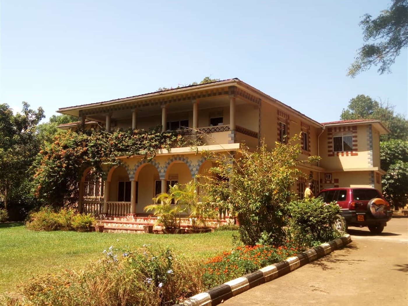 Storeyed house for sale in Bugoloobi Kampala