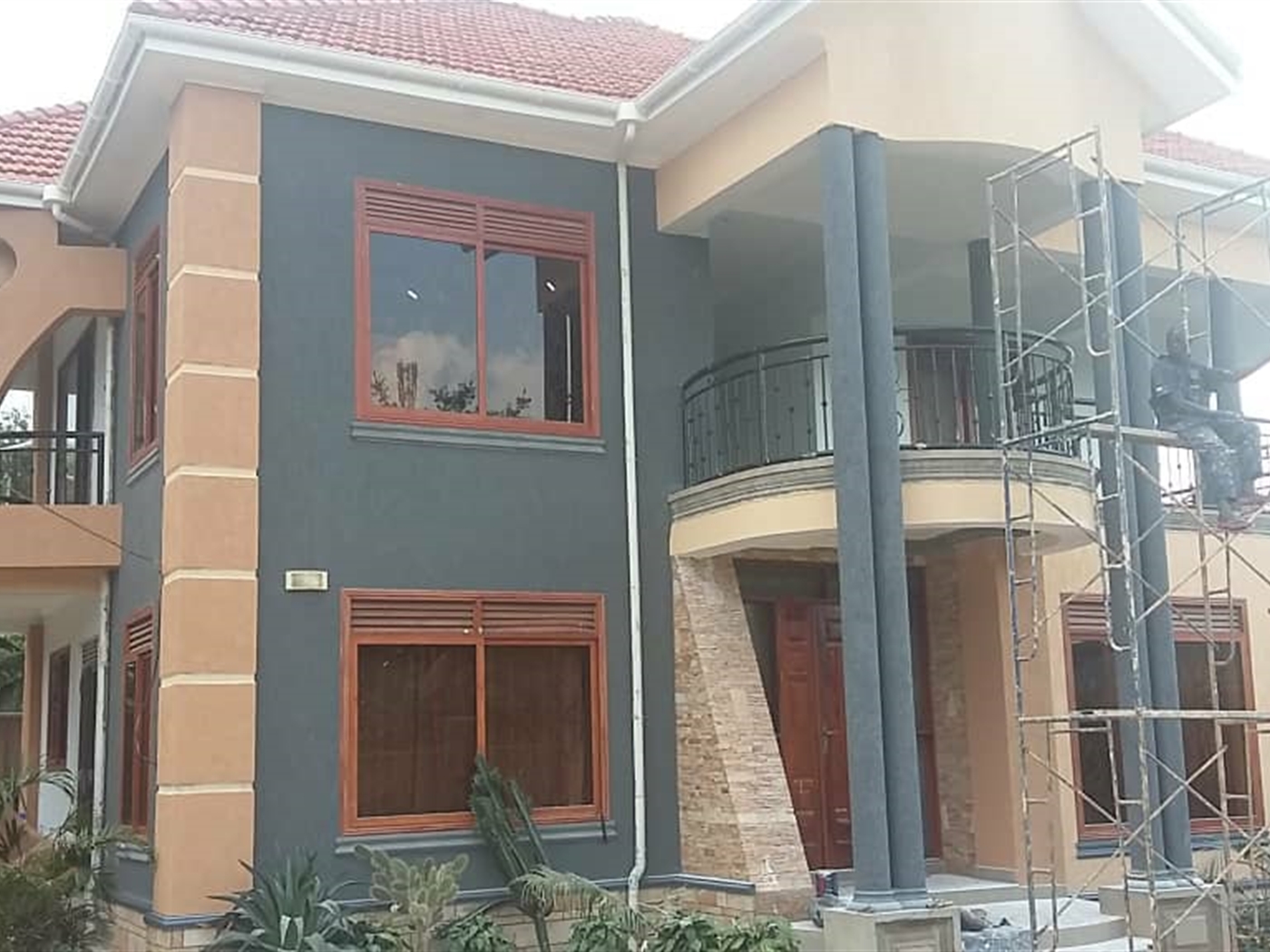 Mansion for sale in Kira Wakiso