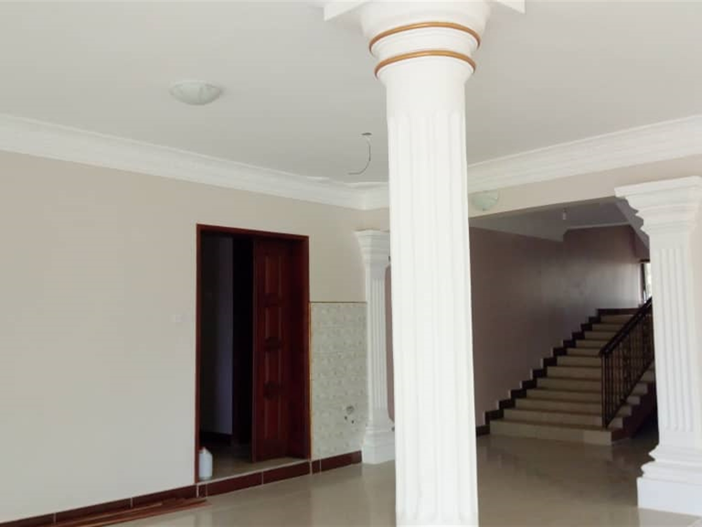 Mansion for sale in Seguku Wakiso