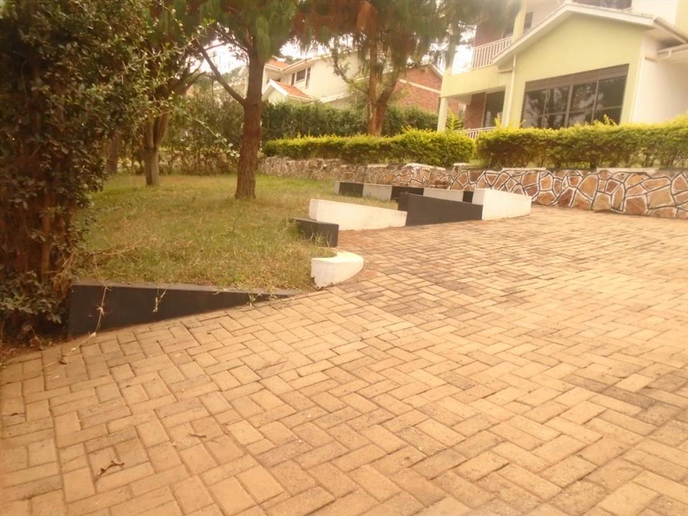 Mansion for sale in Kitende Wakiso