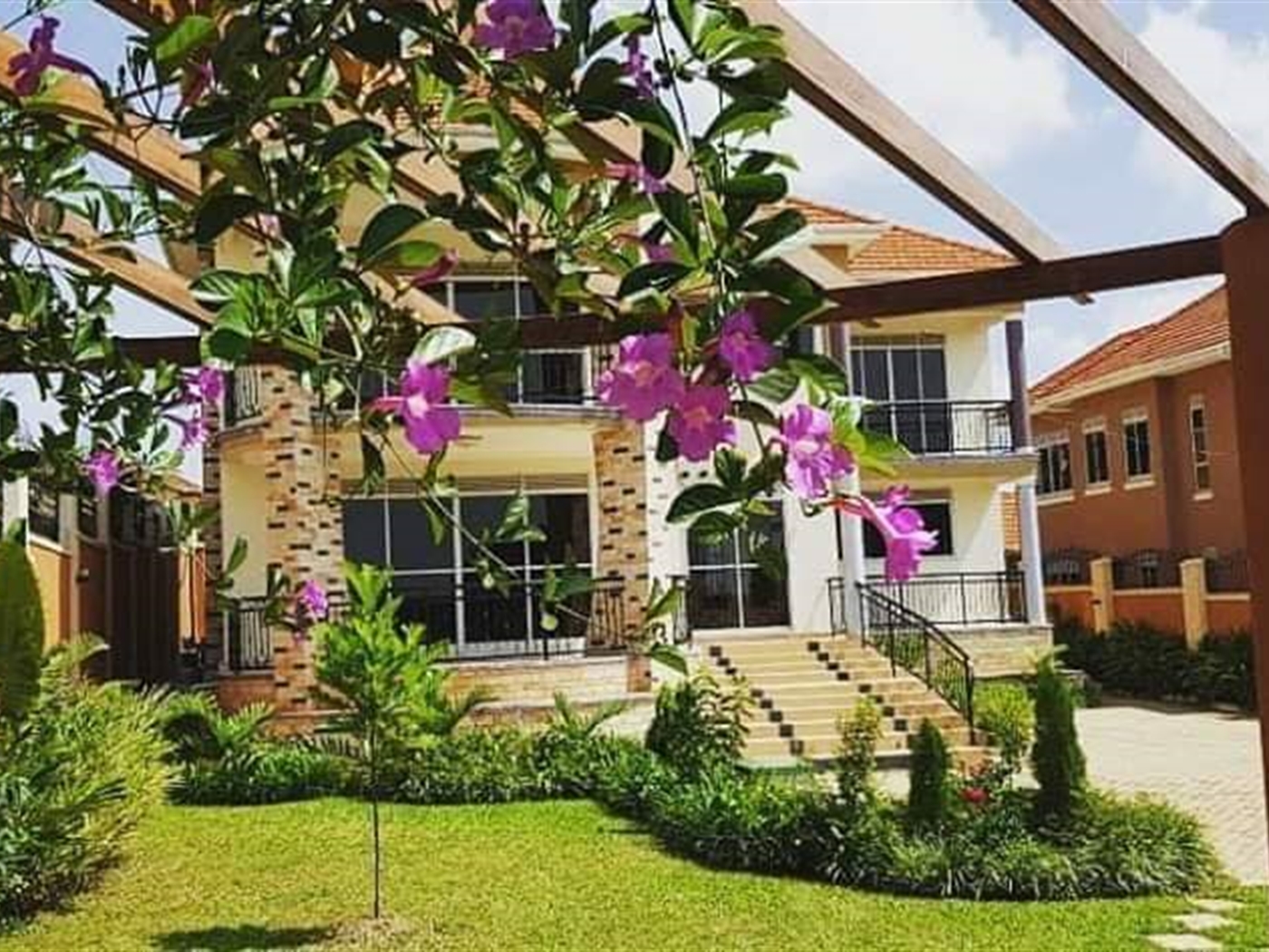 Mansion for sale in Luzira Kampala