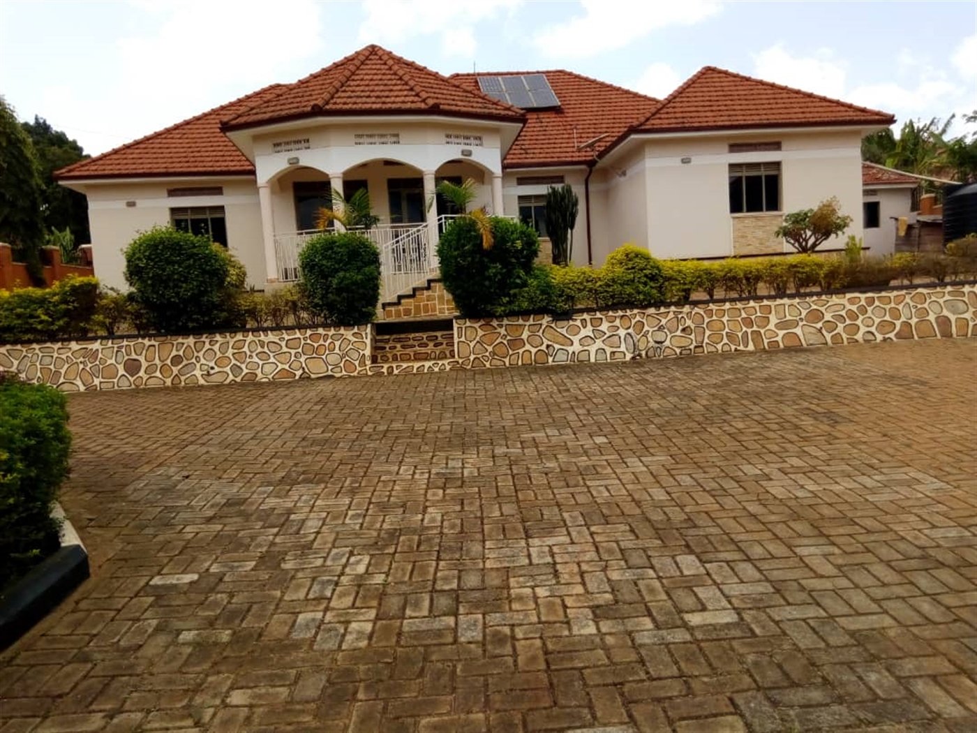 Bungalow for sale in Kitende Wakiso