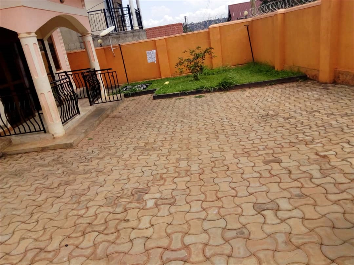 Bungalow for sale in Zana Wakiso