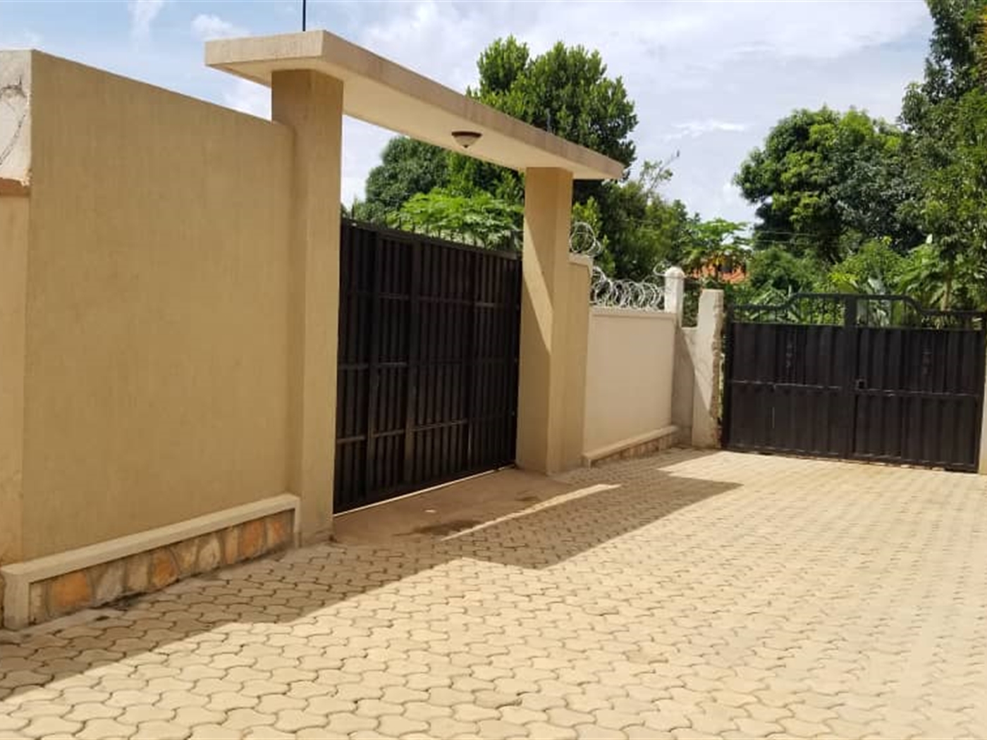 Bungalow for sale in Munyonyo Kampala