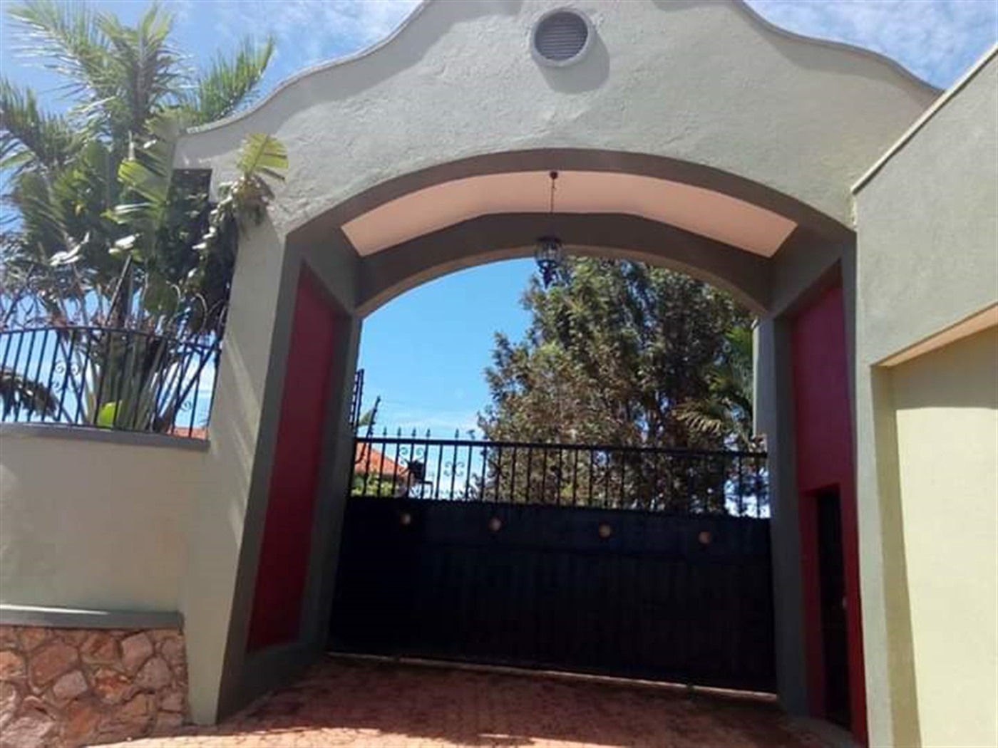 Mansion for sale in Nalumunye Wakiso