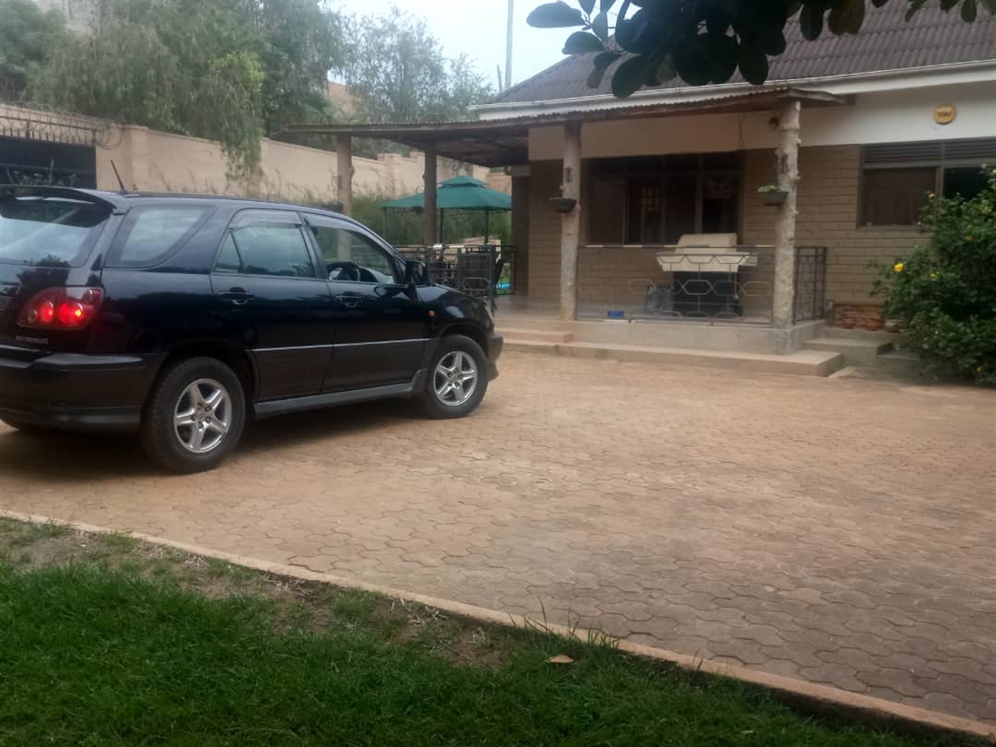 Bungalow for sale in Munyonyo Kampala