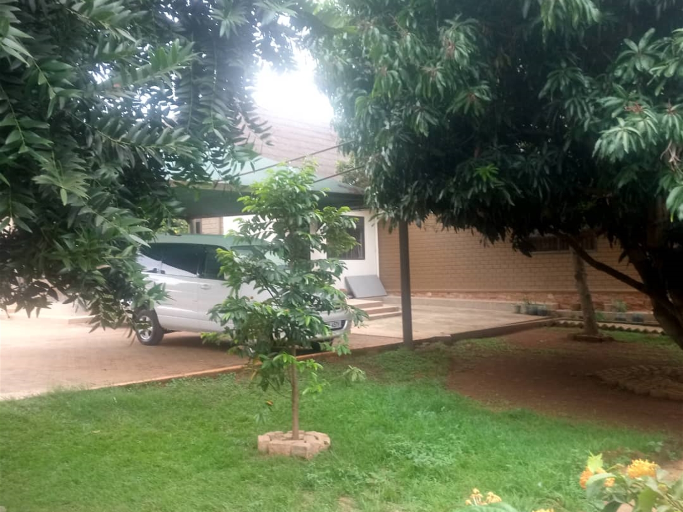 Bungalow for sale in Munyonyo Kampala