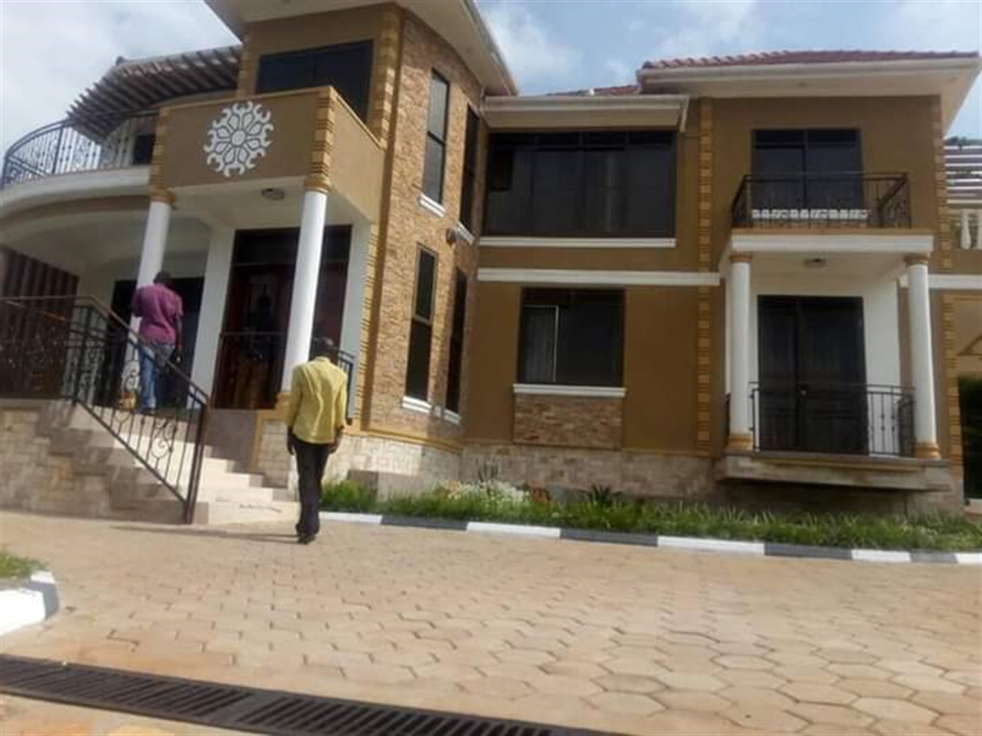 Storeyed house for sale in Bwebajja Wakiso