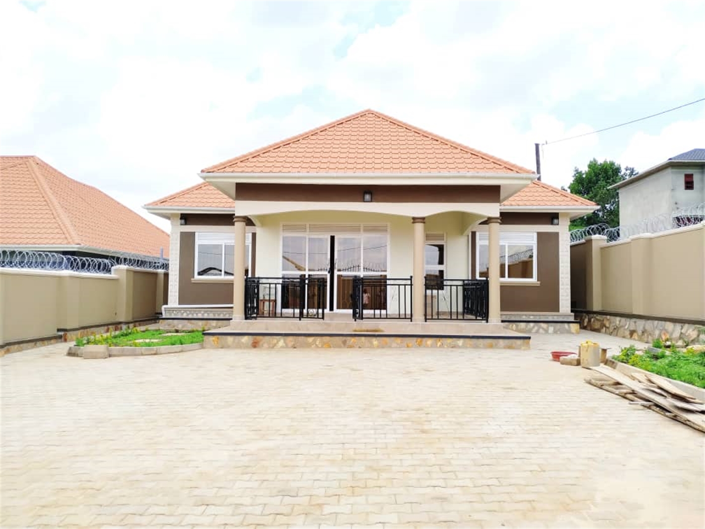 Storeyed house for sale in Namugongo Wakiso