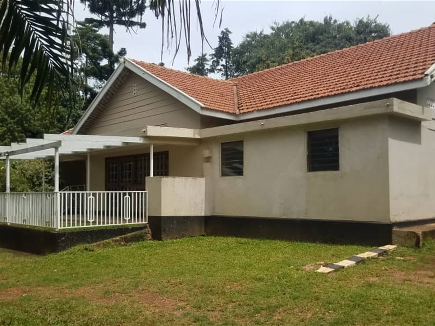 Mansion for sale in Mbuya Wakiso