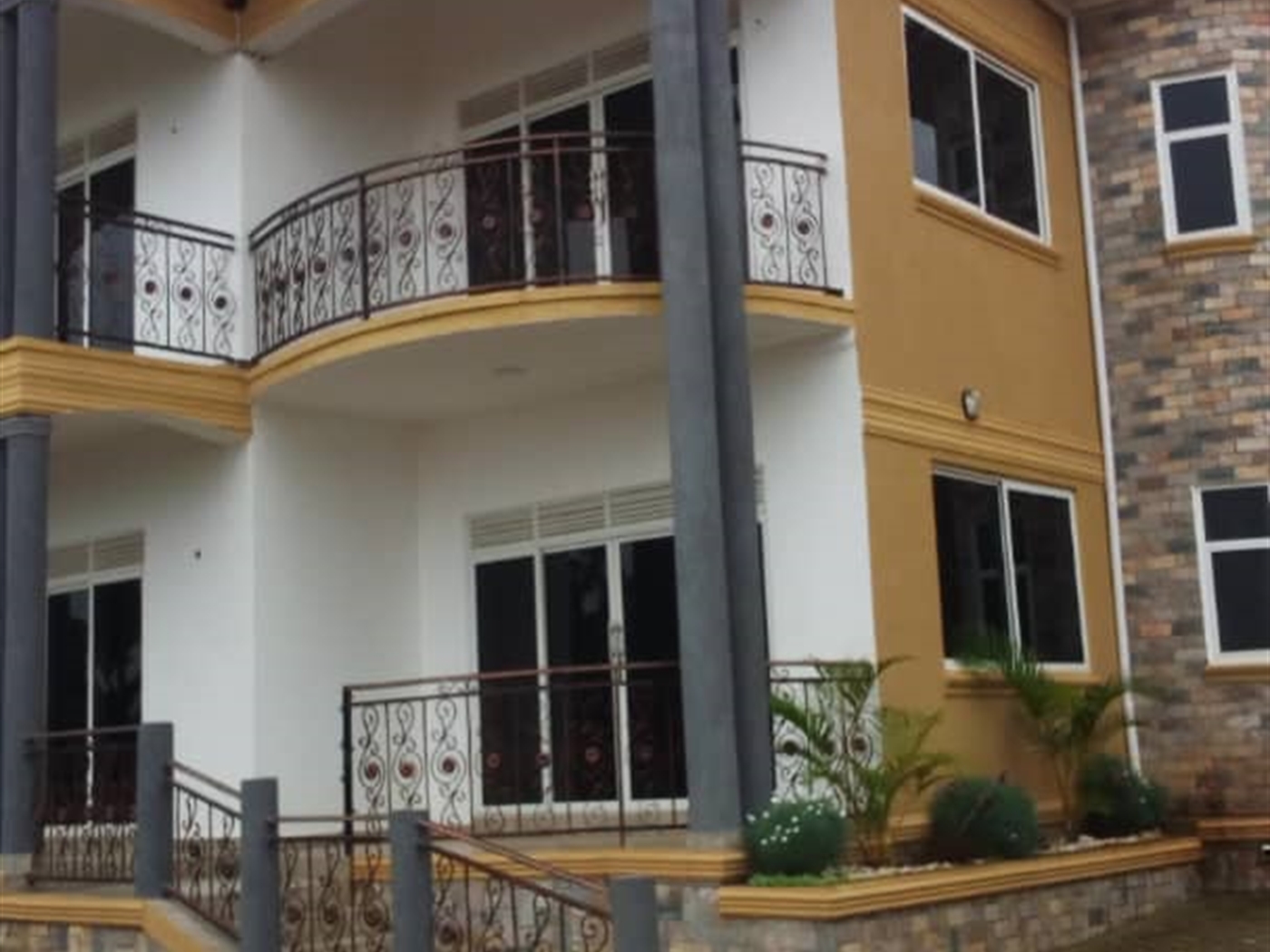 Mansion for sale in Kitende Wakiso