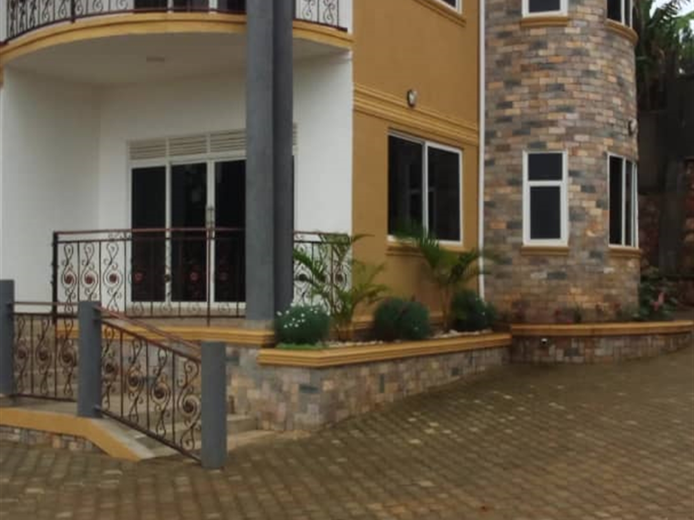 Mansion for sale in Kitende Wakiso