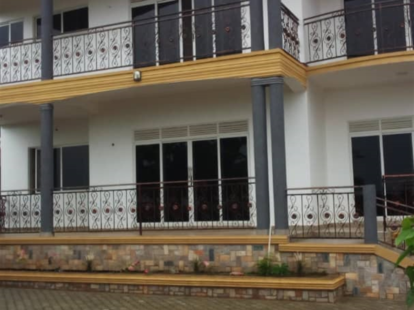 Mansion for sale in Kitende Wakiso