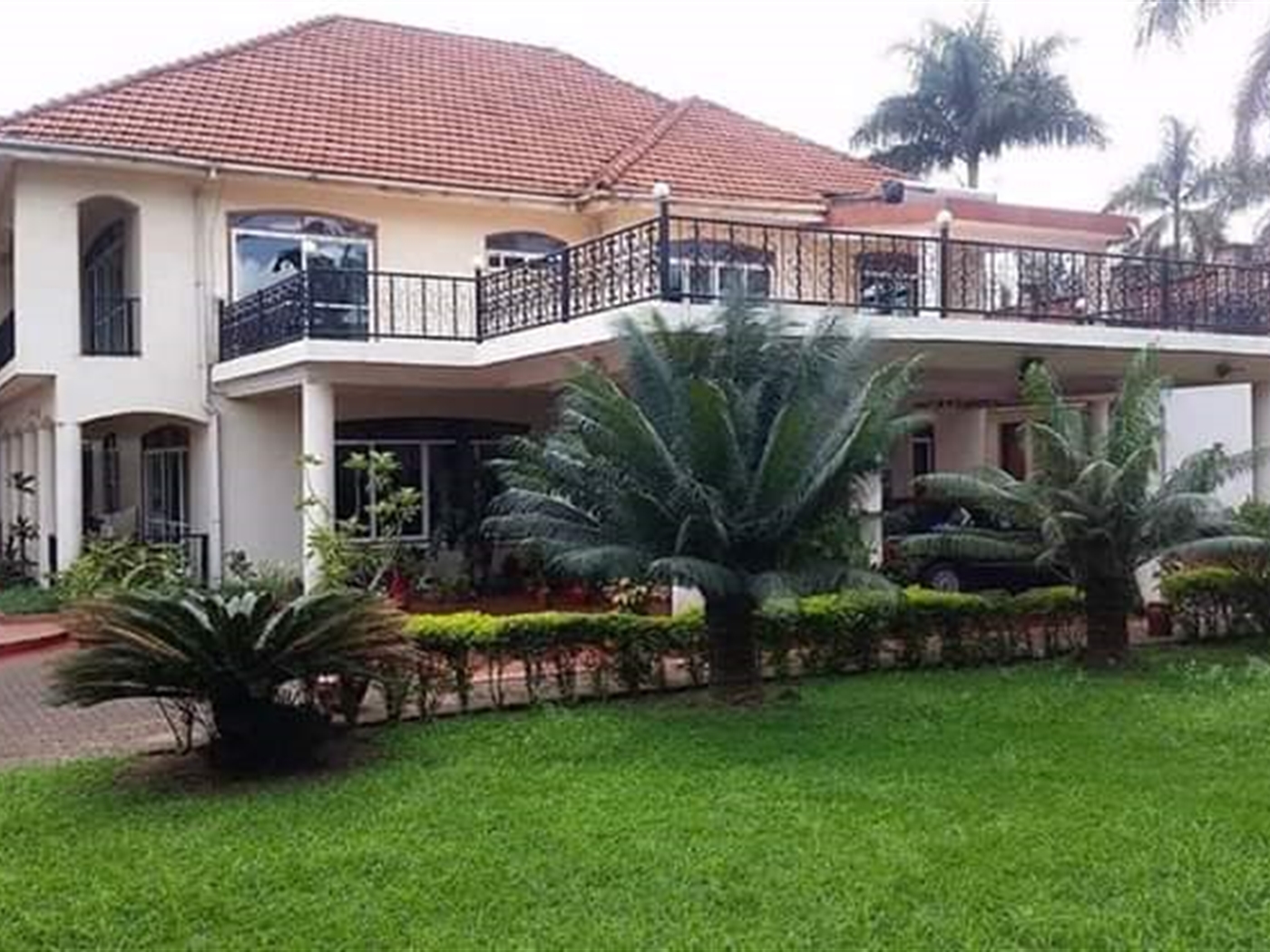 Storeyed house for sale in Kololo Wakiso