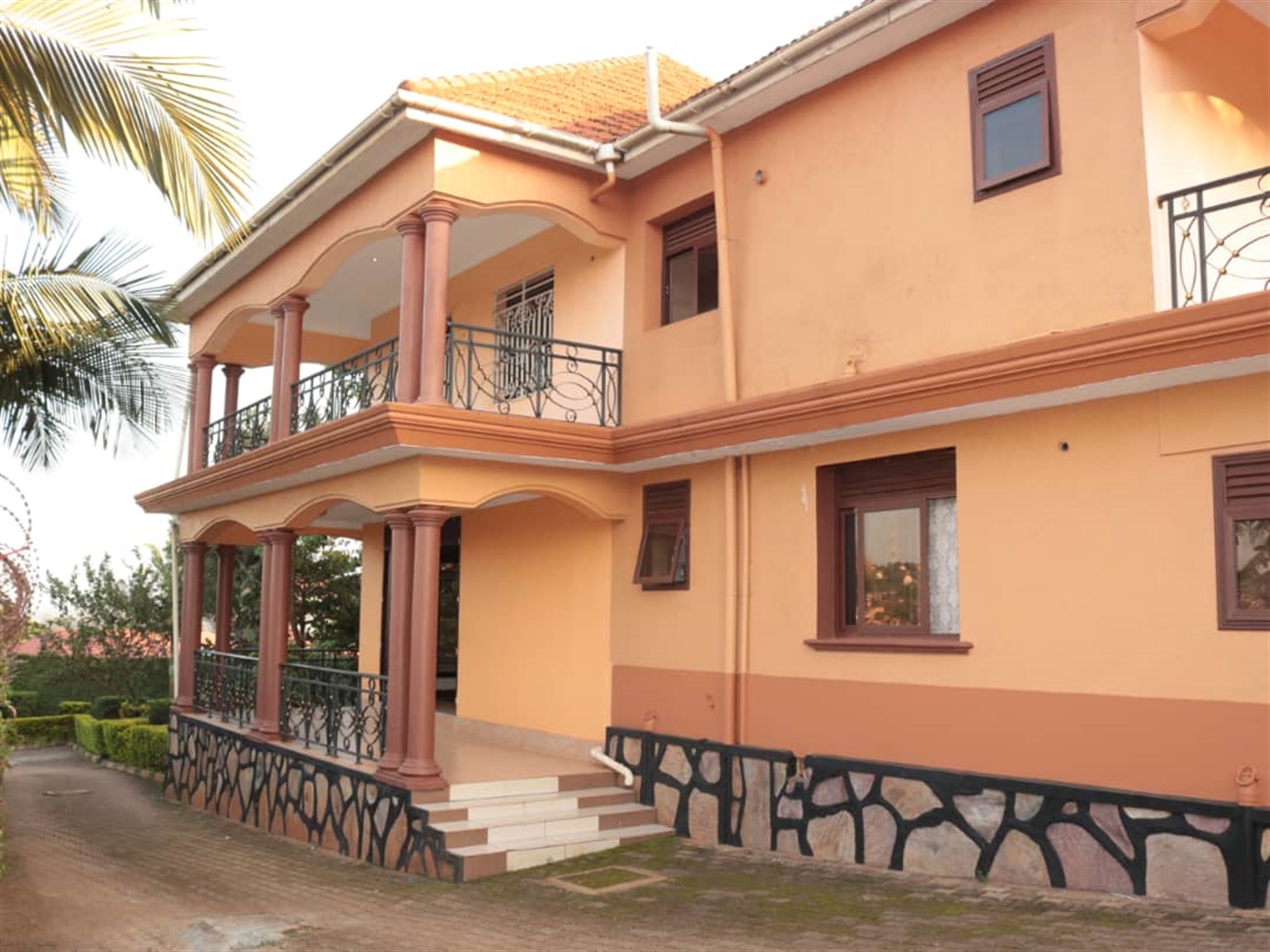 Villa for sale in Zana Wakiso