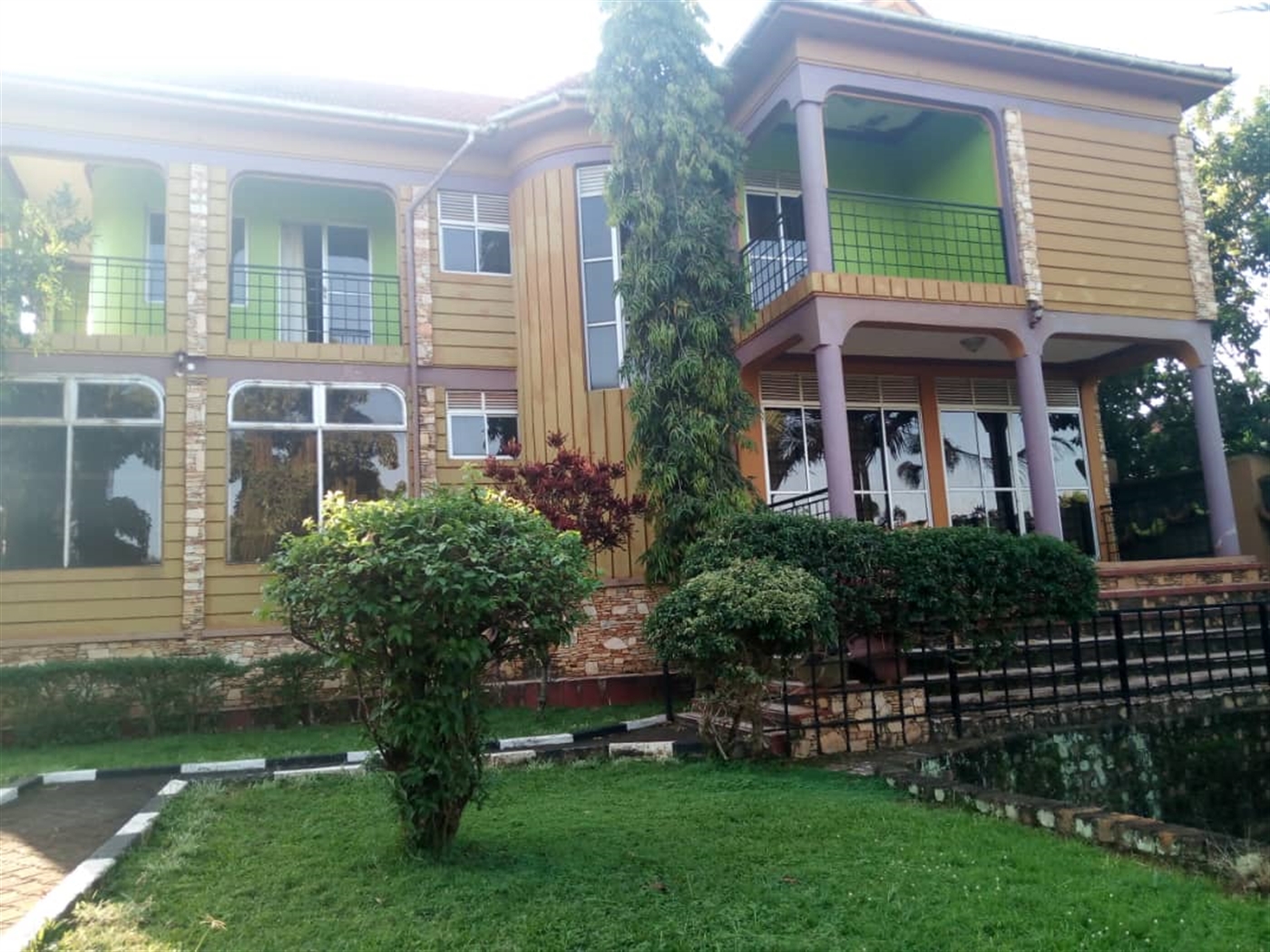 Mansion for sale in Kitende Wakiso