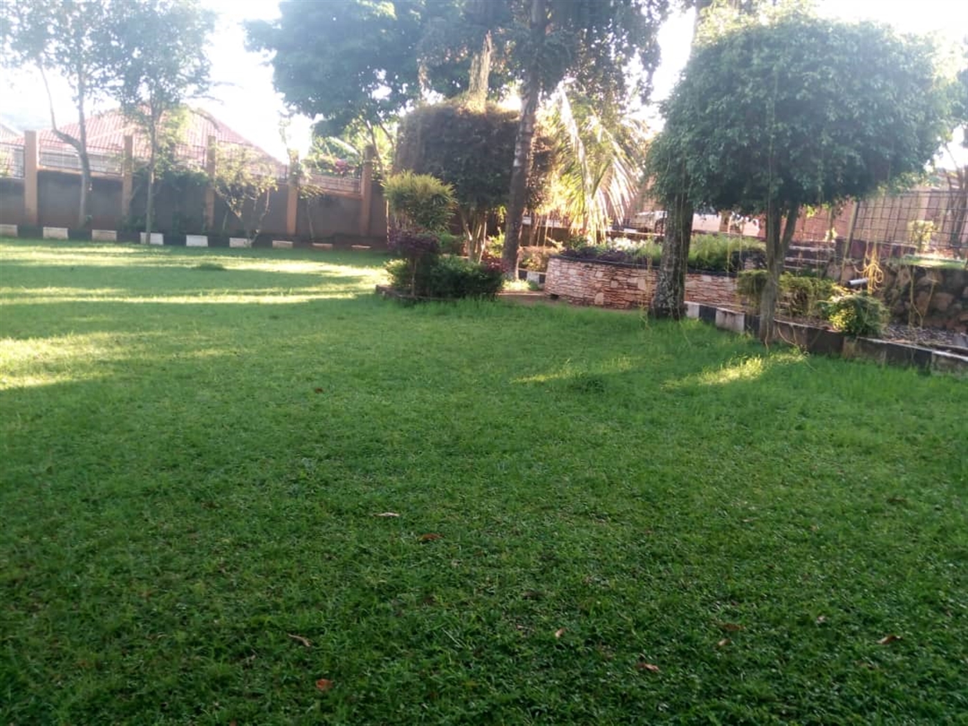 Mansion for sale in Kitende Wakiso