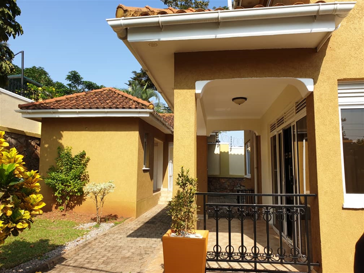 Mansion for sale in Muyenga Wakiso