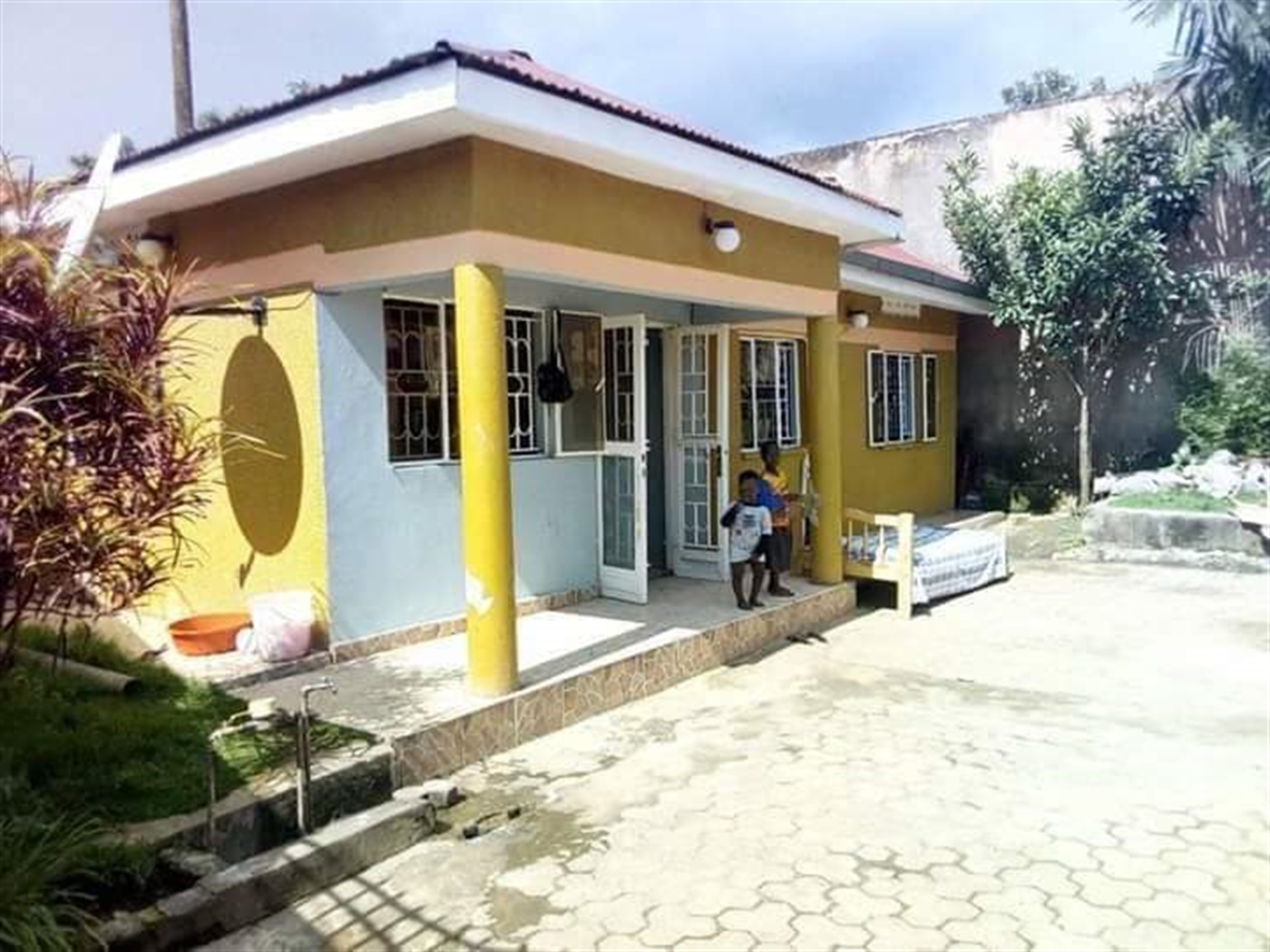 Town House for sale in Kansanga Wakiso