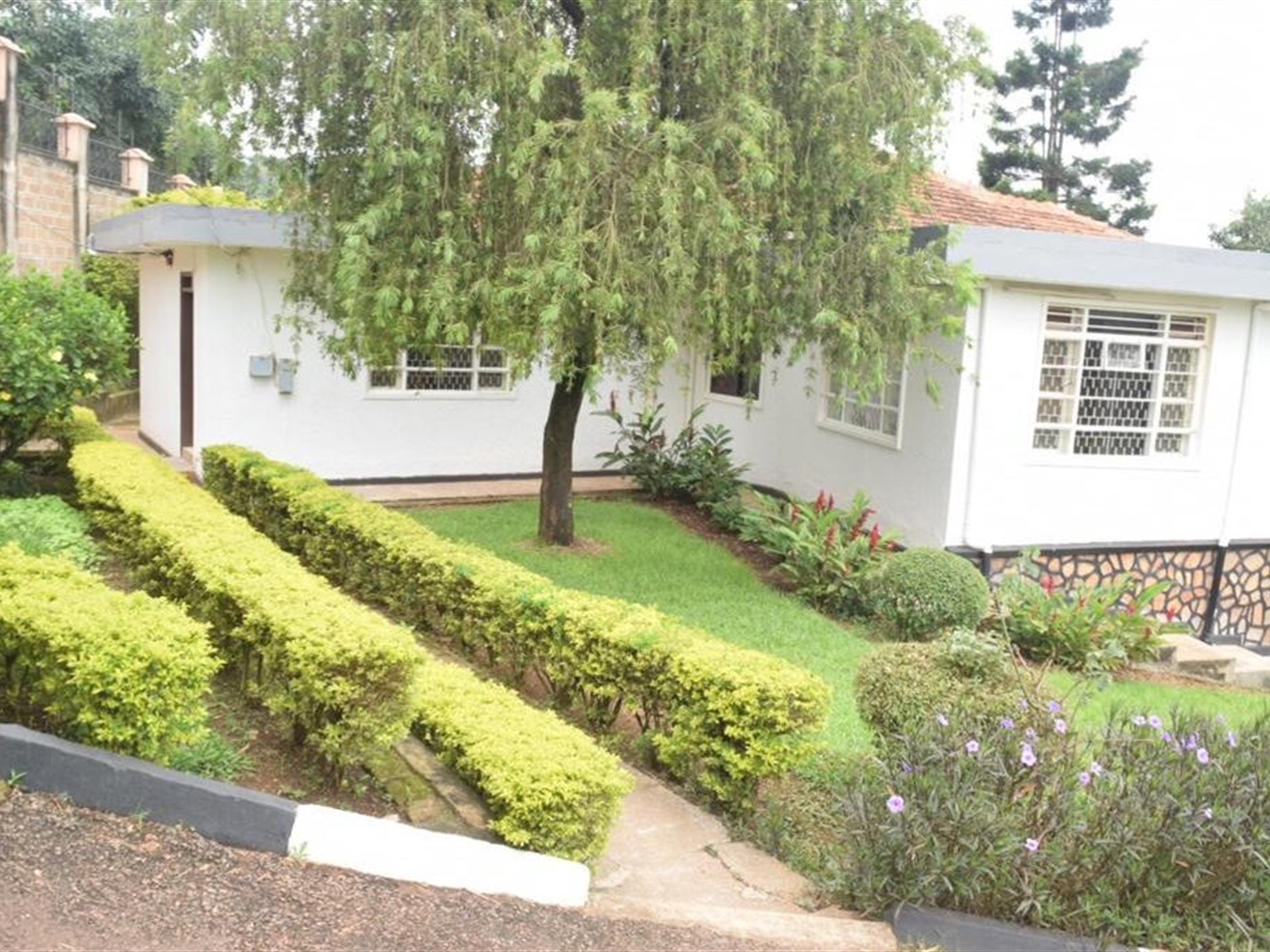 Bungalow for rent in Makindye Wakiso