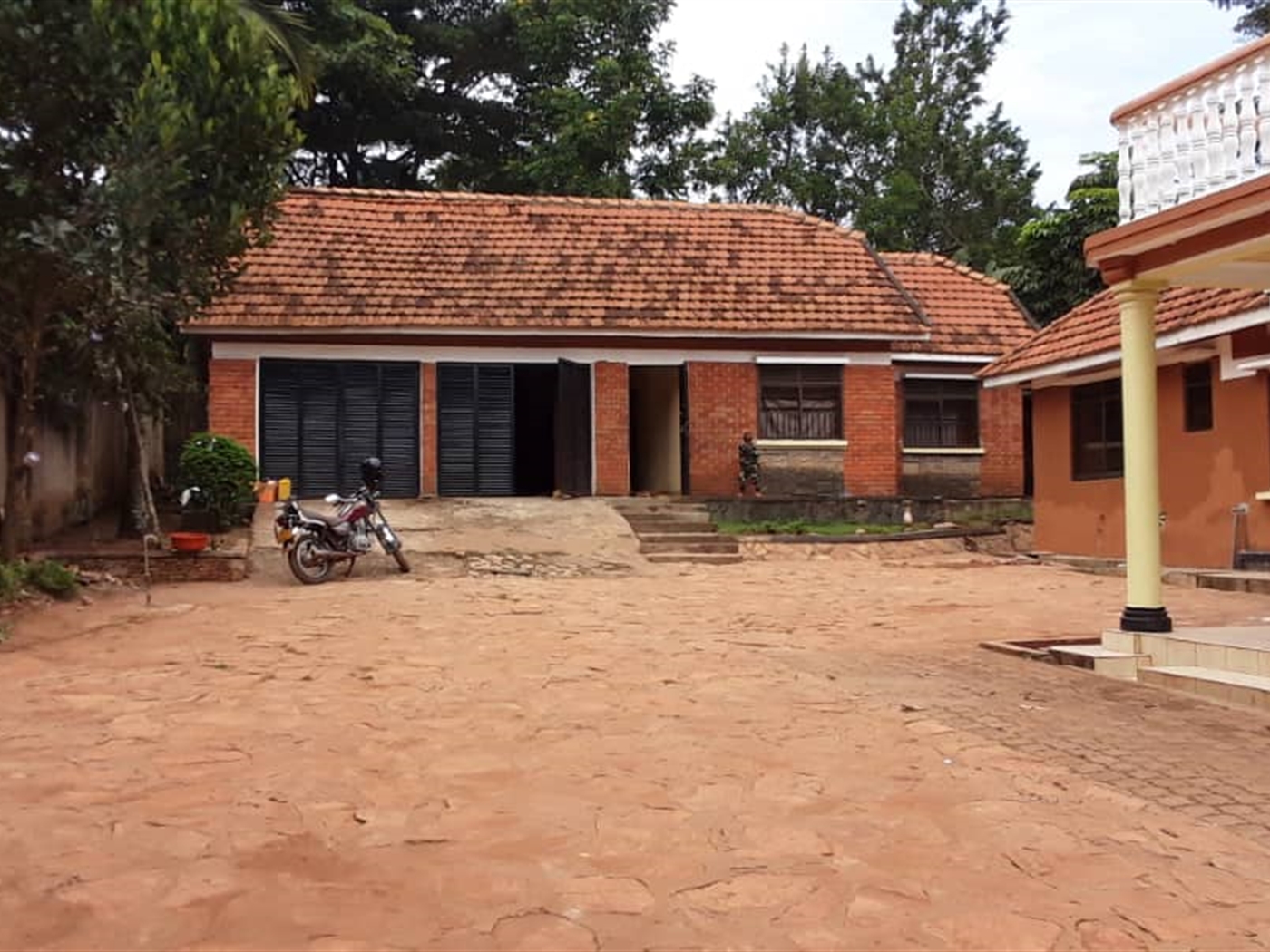 Bungalow for sale in Zana Wakiso